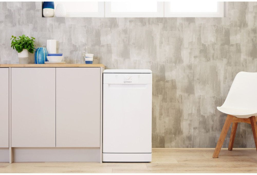 Посудомоечная машина Indesit DSFE 1B10 A белый (узкая) фото 4