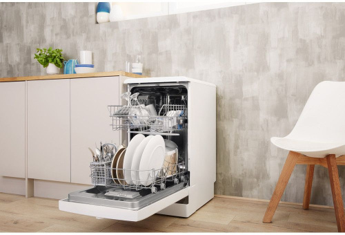 Посудомоечная машина Indesit DSFE 1B10 A белый (узкая) фото 2