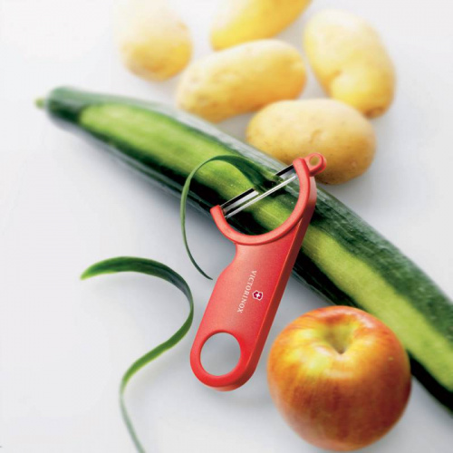 Овощечистка для овощей и фруктов Victorinox Potato Peeler красный (7.6073) фото 2
